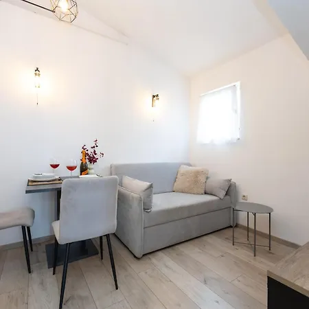 Appartamento Milas Okrug Gornji